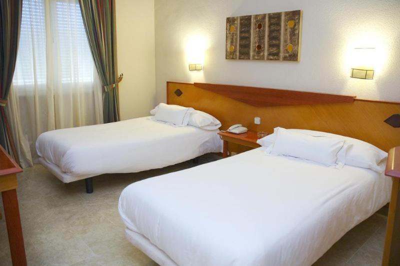 Hotel Del Val - Parking Gratuito Andújar Camera foto